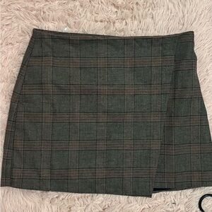 Old Navy Checkered Mini Skirt in Black and Gray